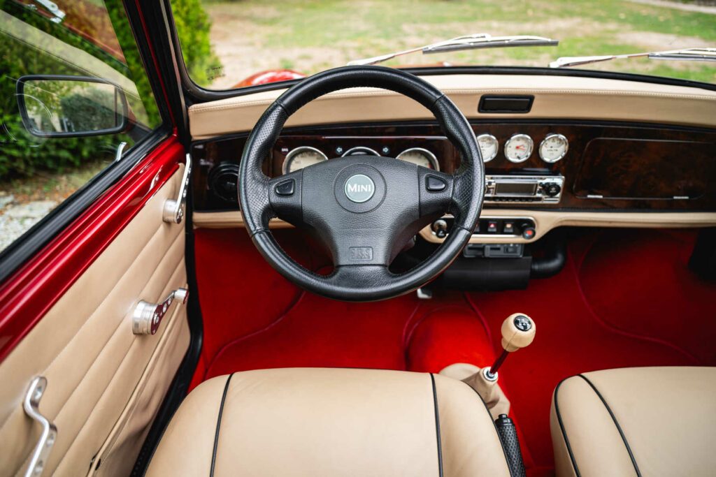 mini 1.3 mpi mmr edition 47 bepoke tailor-made nightfire red 1998 classics mini my mini revolution france paris USA showroom for sale à vendre collector collection