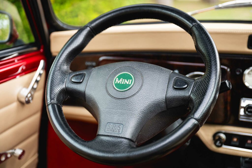 mini 1.3 mpi mmr edition 47 bepoke tailor-made nightfire red 1998 classics mini my mini revolution france paris USA showroom for sale à vendre collector collection