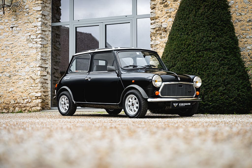 mini 1000 special black 1990 occasion petit prix collection collector à vendre showroom bazainville houdan paris classics mini my mini revolution