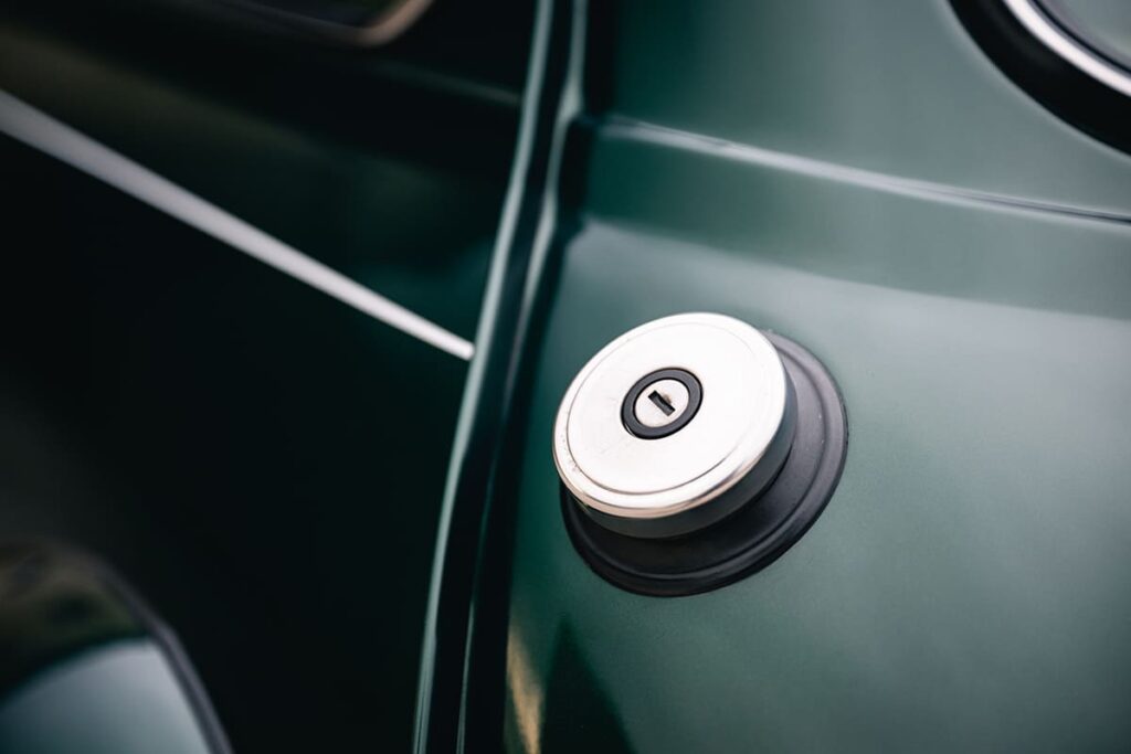 Mini 1.3 MPI Knightbridge air conditioning British Racing Green 2000 for sale used My Mini Revolution Paris