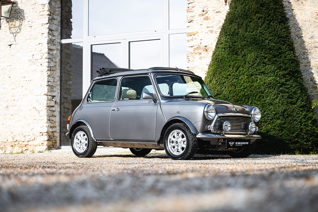 mini cooper 1 3 mpi mmr edition 108 argento argent silver gris grey projet sur-mesure tailor-made restauration intégrale climatisation toit ouvrant open boite automatique BVA my mini revolution classics mini