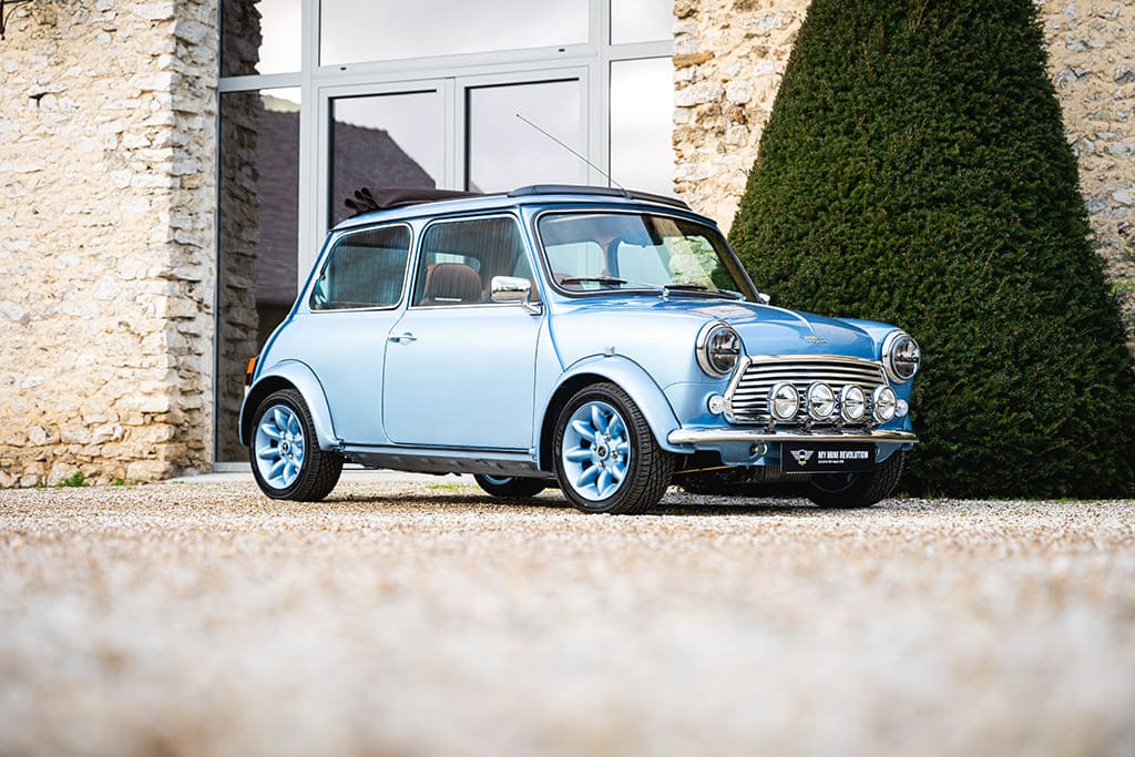 mini cooper 1 3 mpi sportspack mmr 104 sky high blue sur-mesure tailormade à vendre occasion unique collector cuir alcantara moquette projet showroom atelier carplay création neuf bazainville paris houdan france classics mini my mini revolution