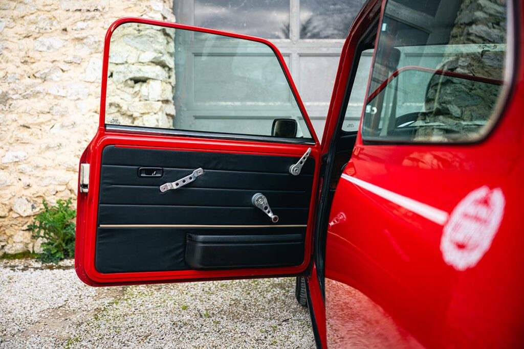 Mini Cooper 1.3 MPI jantes 12" rouge Solar Red 1996 à vendre occasion My Mini Revolution Paris