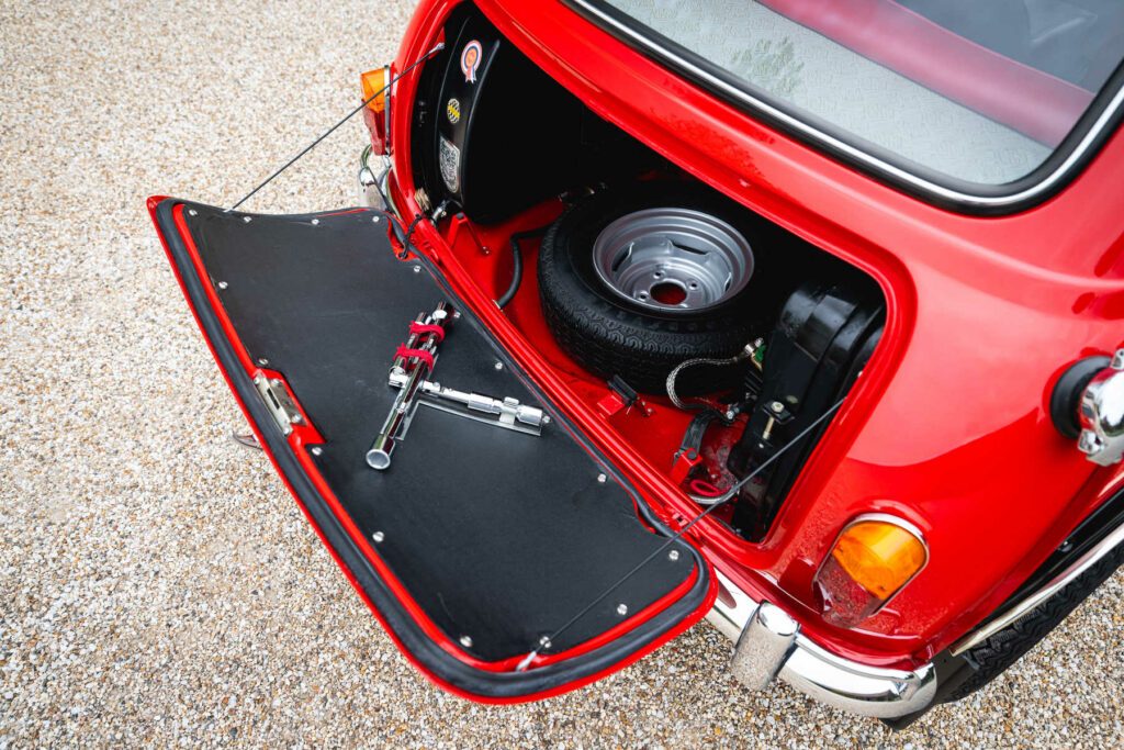 morris mini cooper mk1 works replica tartan red 1966 arrivage à vendre occasion classics mini my mini revolution paris houdan france USA New York collection collector