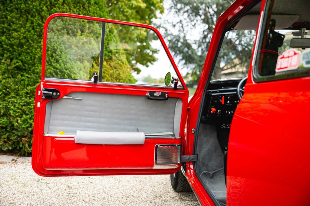 morris mini cooper mk1 works replica tartan red 1966 arrivage à vendre occasion classics mini my mini revolution paris houdan france USA New York collection collector