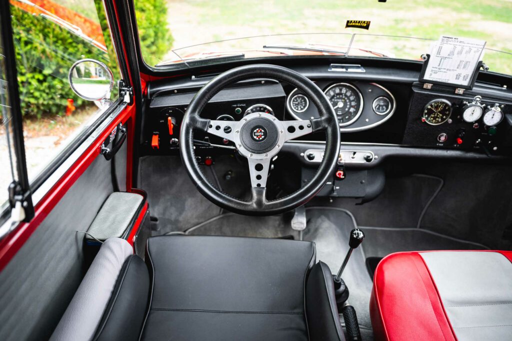 morris mini cooper mk1 works replica tartan red 1966 arrivage à vendre occasion classics mini my mini revolution paris houdan france USA New York collection collector