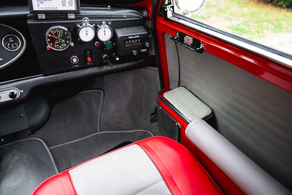 morris mini cooper mk1 works replica tartan red 1966 arrivage à vendre occasion classics mini my mini revolution paris houdan france USA New York collection collector