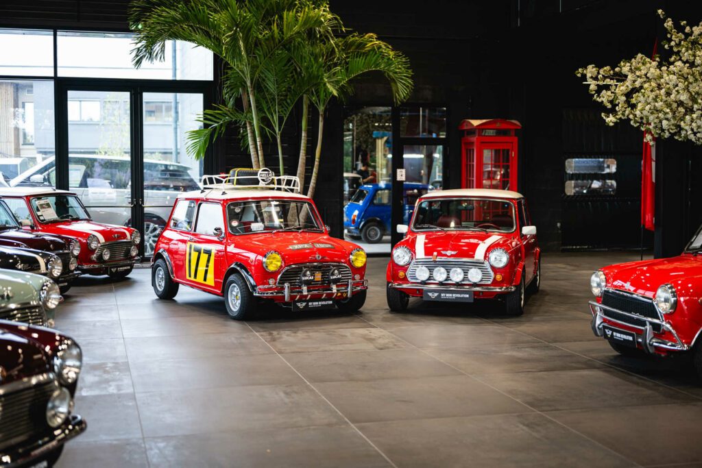 morris mini cooper mk1 works replica tartan red 1966 arrivage à vendre occasion classics mini my mini revolution paris houdan france USA New York collection collector
